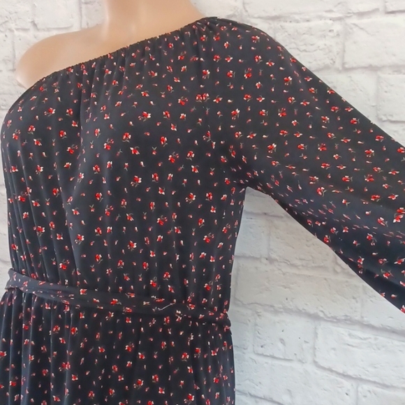 MK Off shoulder Blouse - Picture 3 of 6